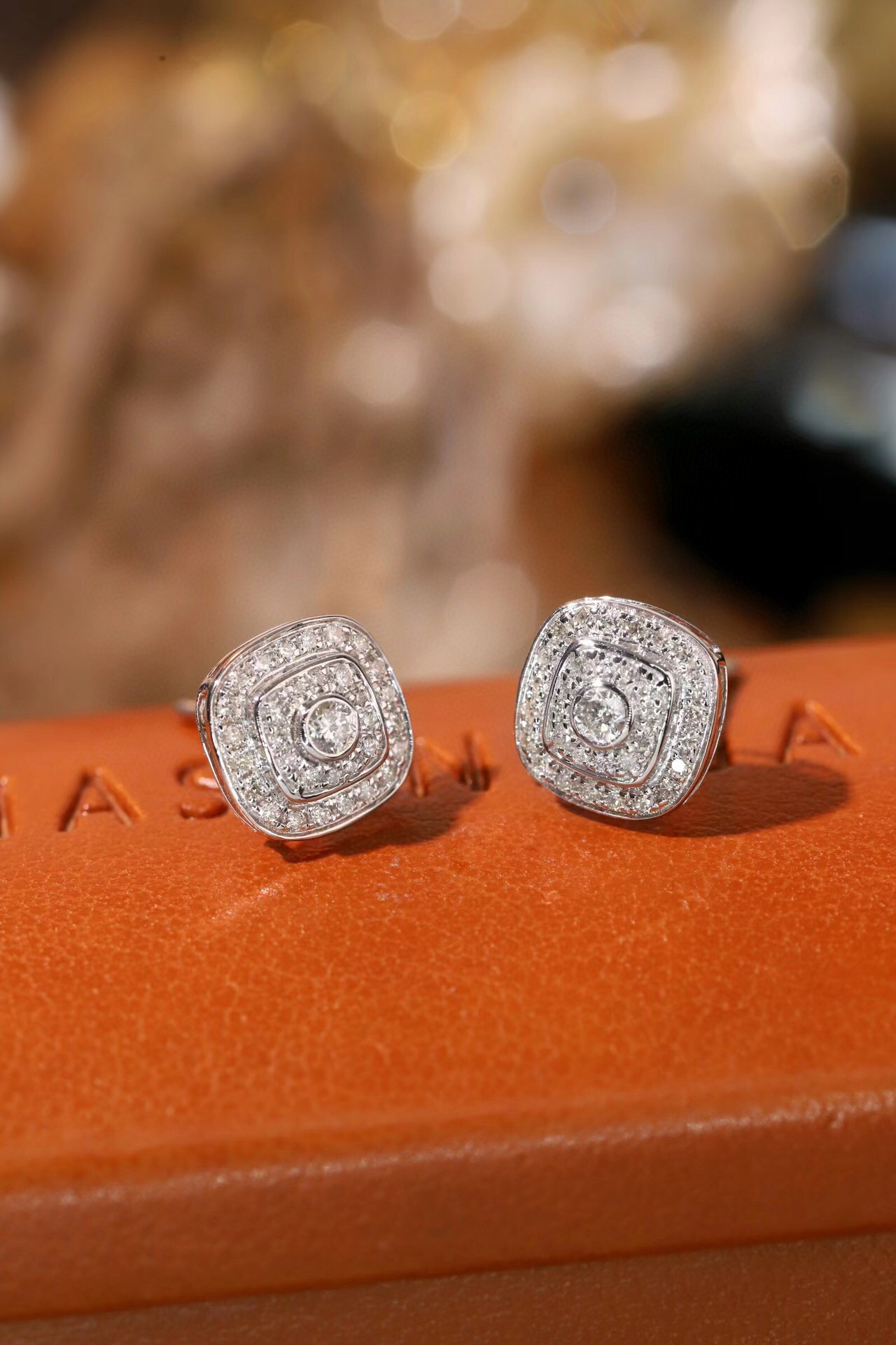 18k Gold Earrings  Natural Diamond 0.32ct