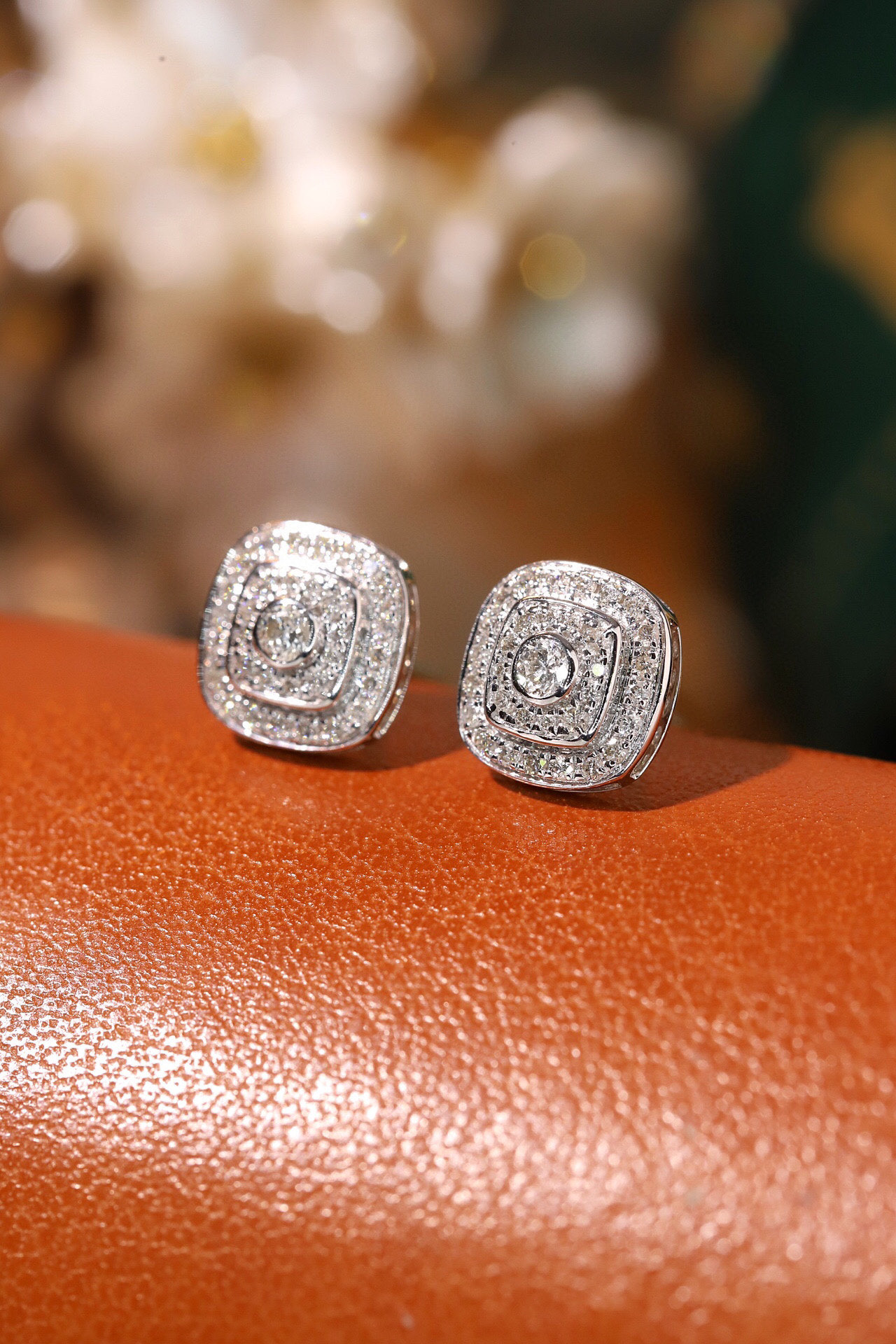 18k Gold Earrings  Natural Diamond 0.32ct