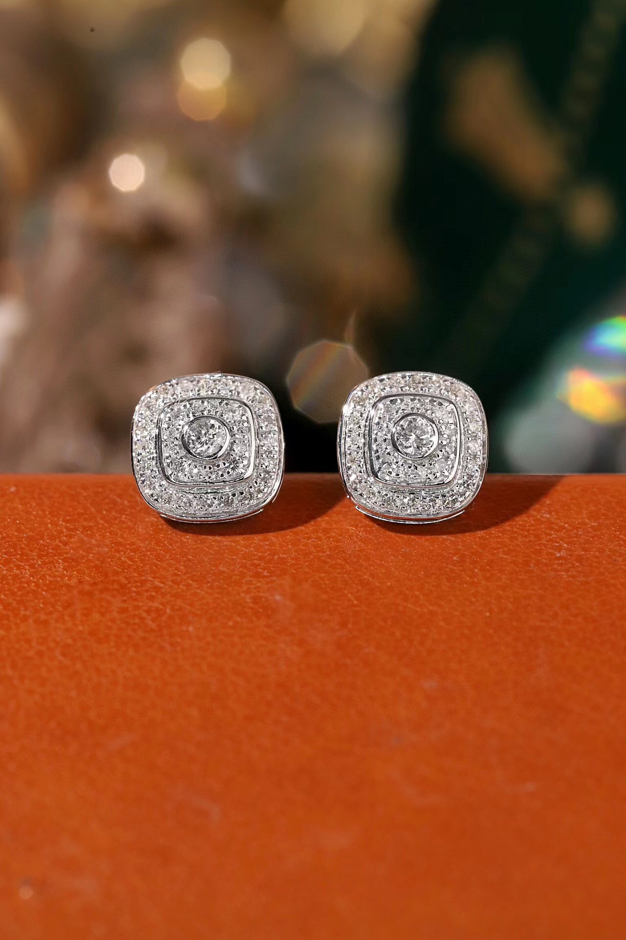 18k Gold Earrings  Natural Diamond 0.32ct