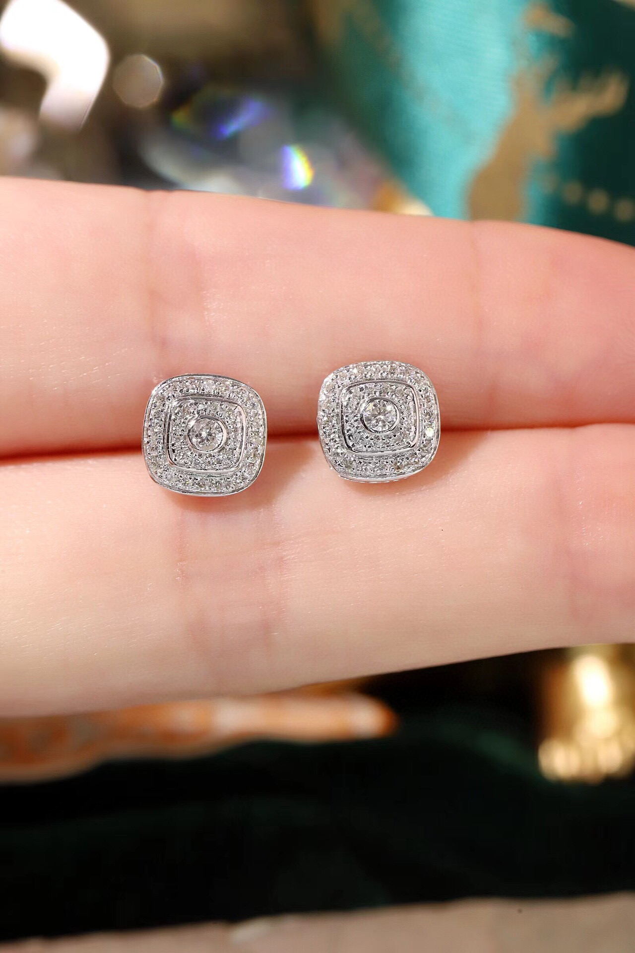 18k Gold Earrings  Natural Diamond 0.32ct