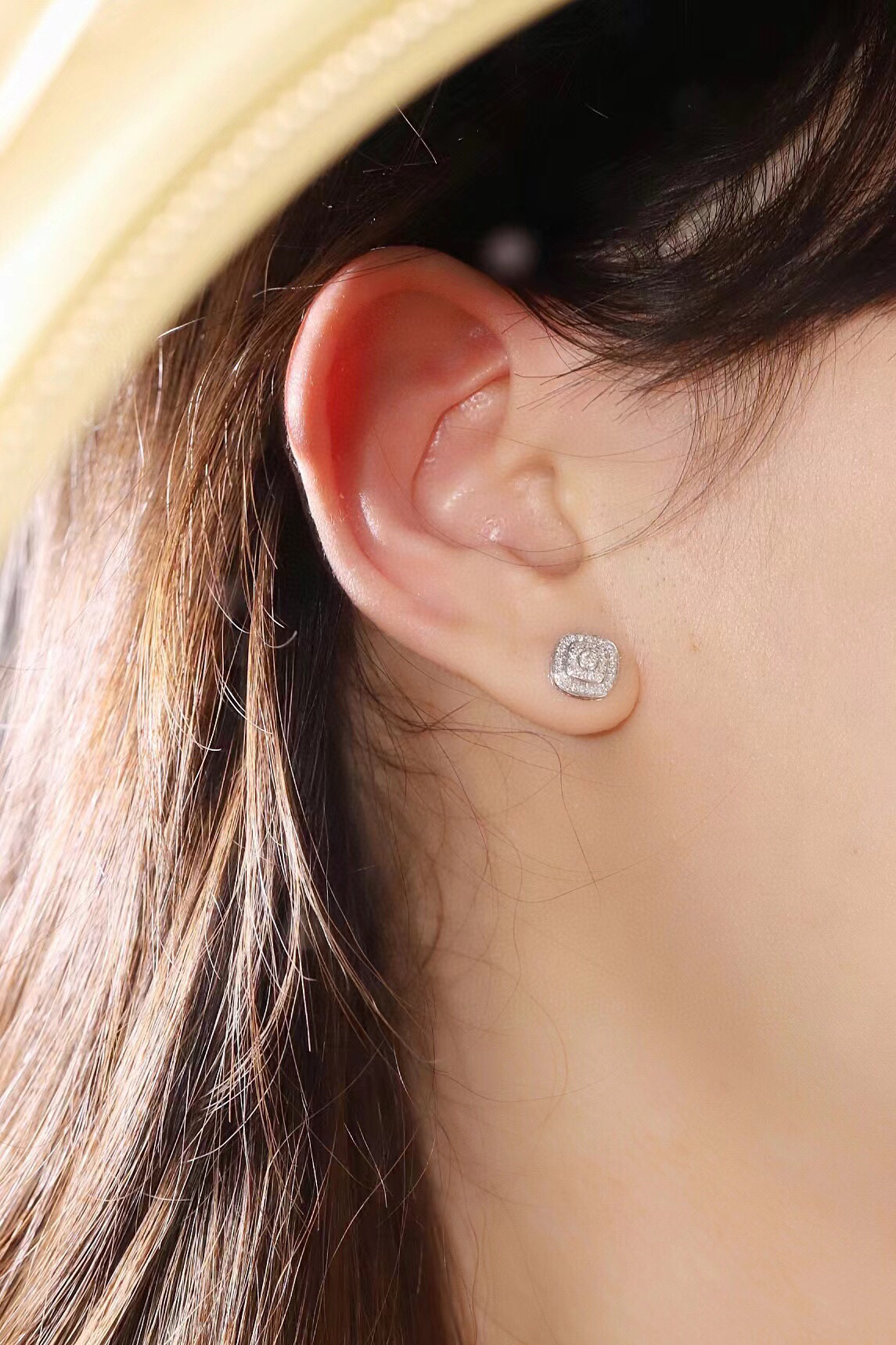 18k Gold Earrings  Natural Diamond 0.32ct