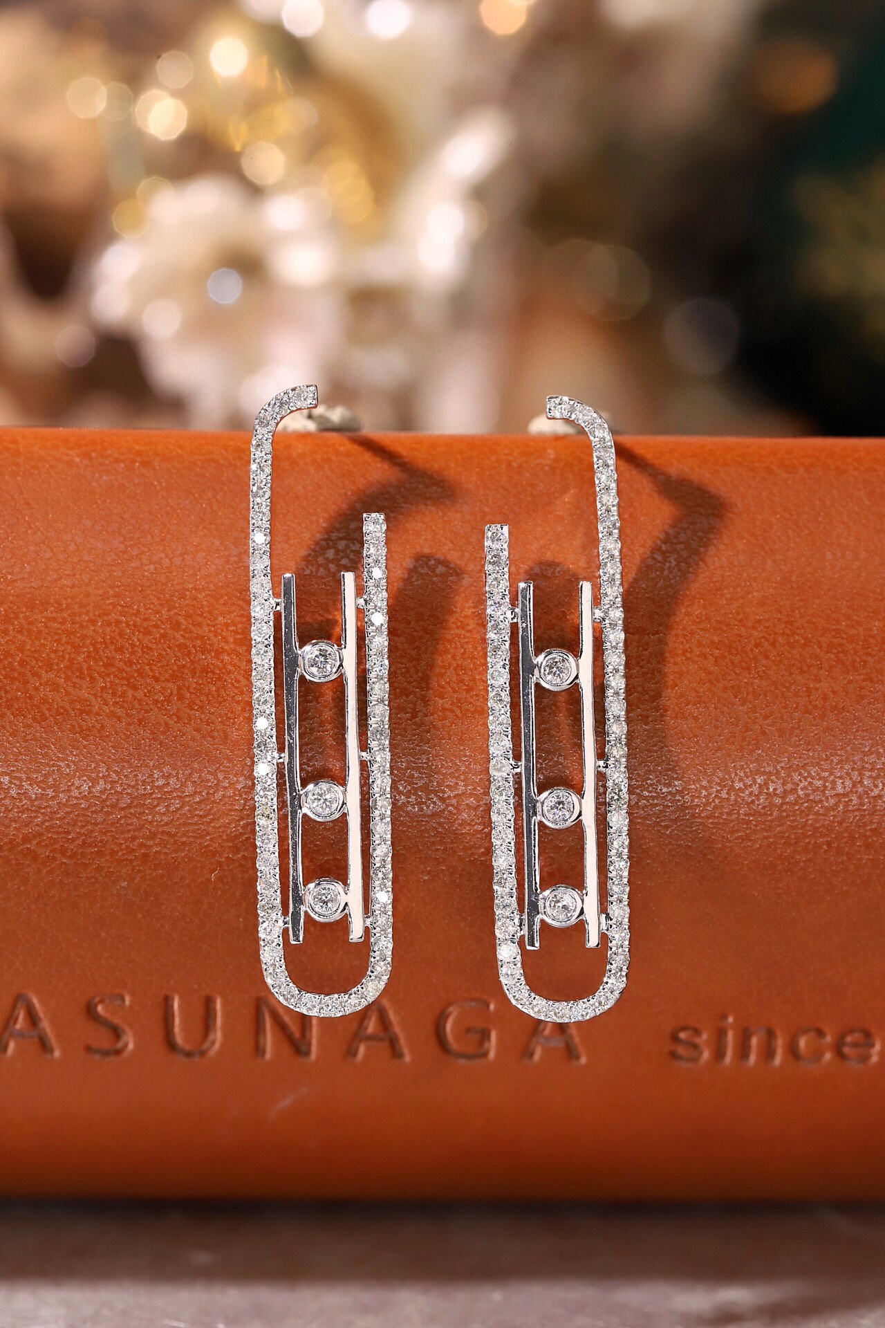 18k Gold Earrings  Natural Diamond 0.60ct paper clip