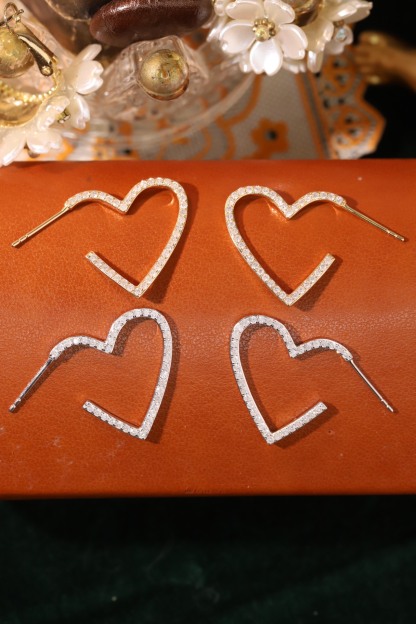 18k Gold Diamond Earrings, Heart Shape, Natural Diamond 0.70ct