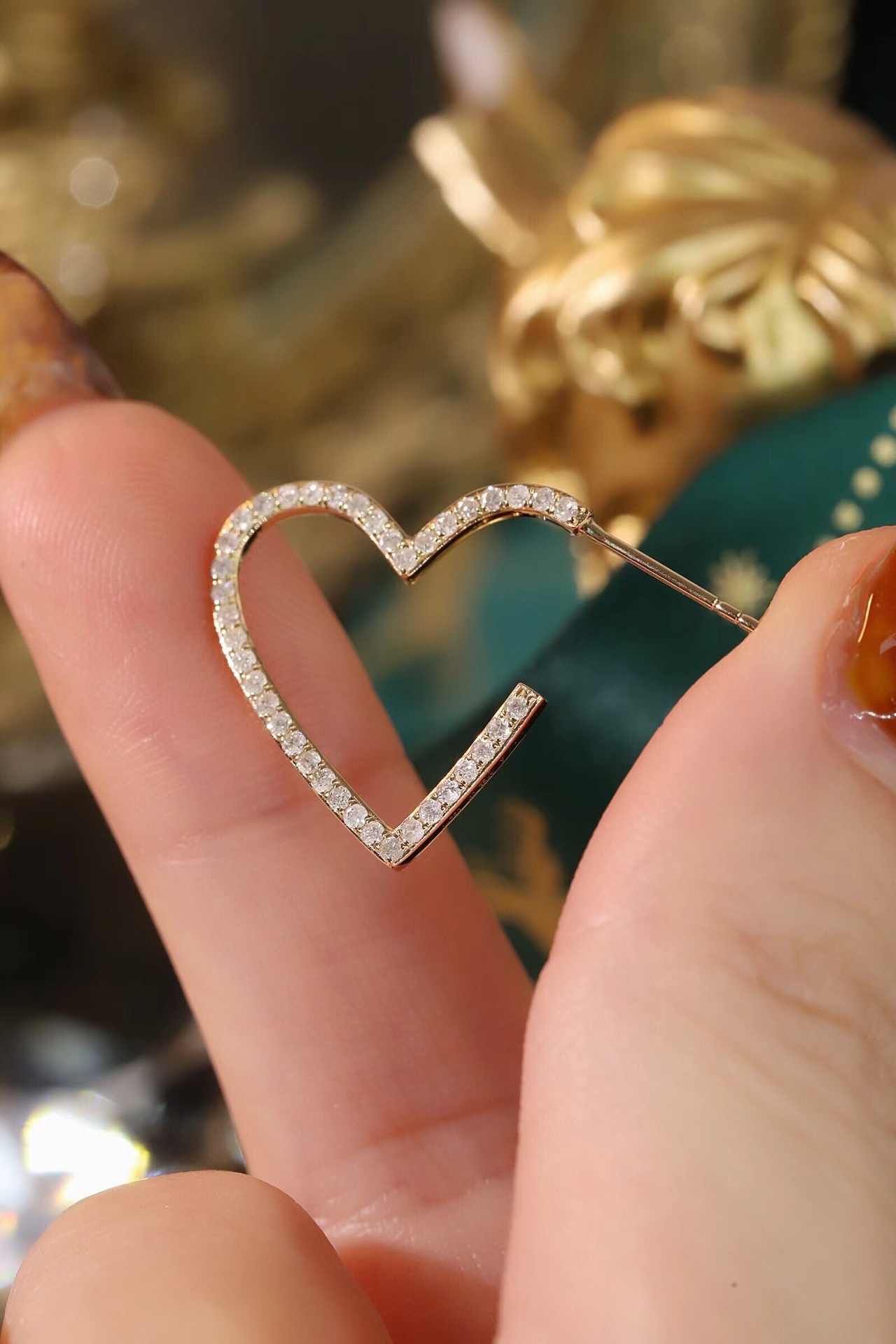 18k Gold Diamond Earrings, Heart Shape, Natural Diamond 0.70ct