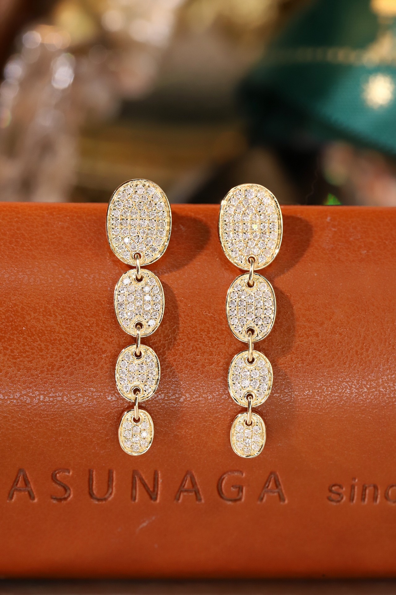 18k Gold Diamond Earrings with 0.60ct Natural Diamond