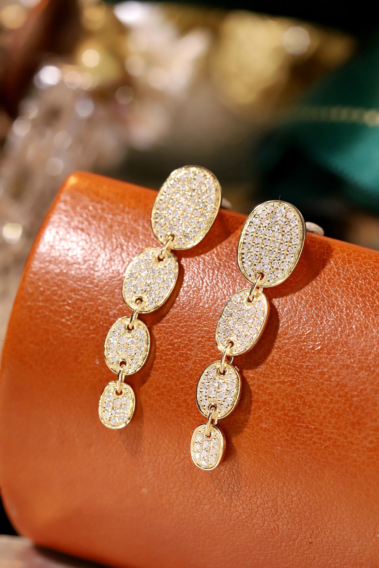 18k Gold Diamond Earrings with 0.60ct Natural Diamond