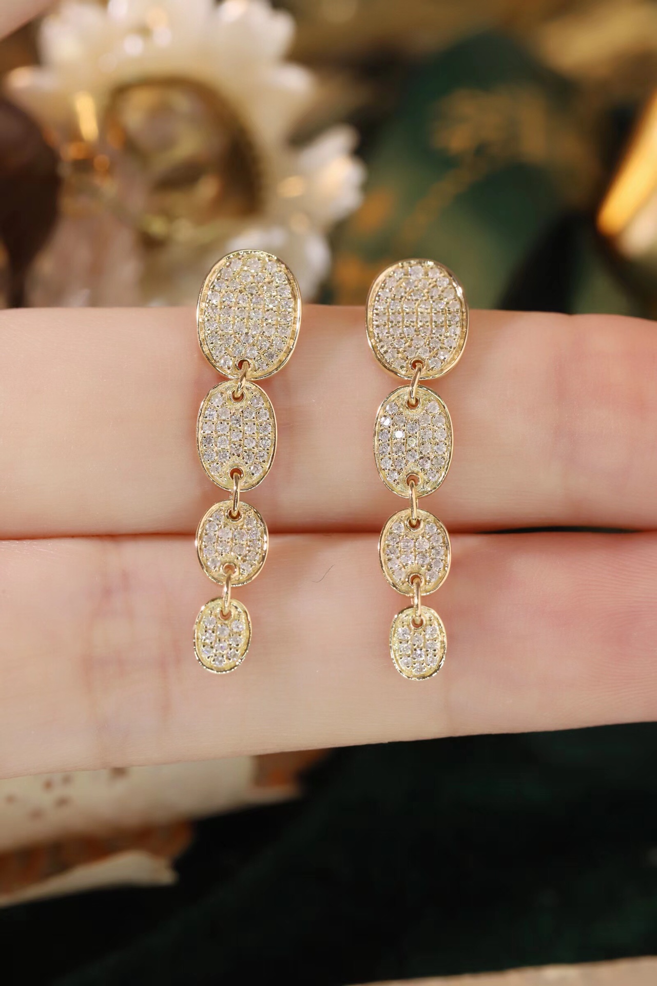 18k Gold Diamond Earrings with 0.60ct Natural Diamond