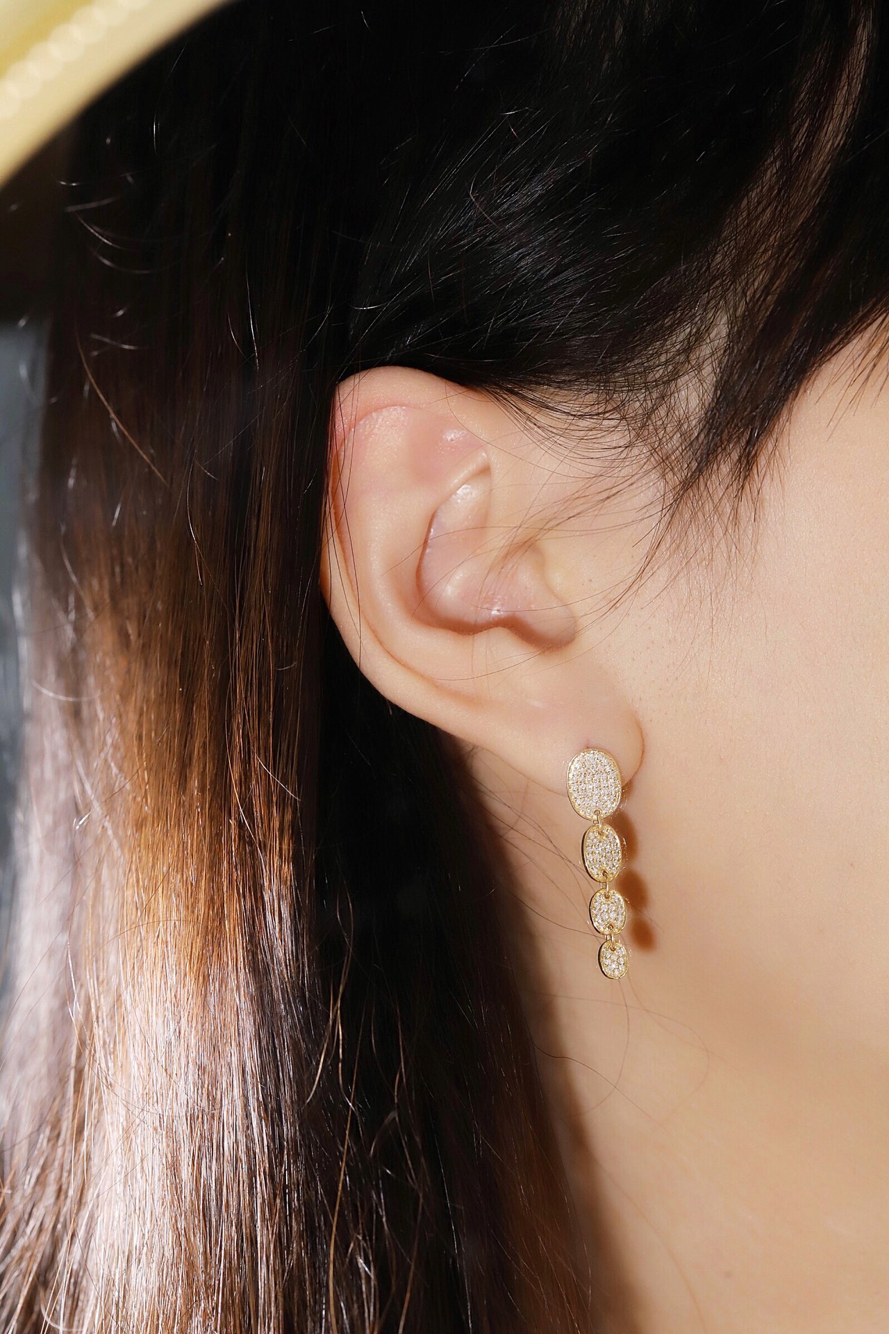 18k Gold Diamond Earrings with 0.60ct Natural Diamond