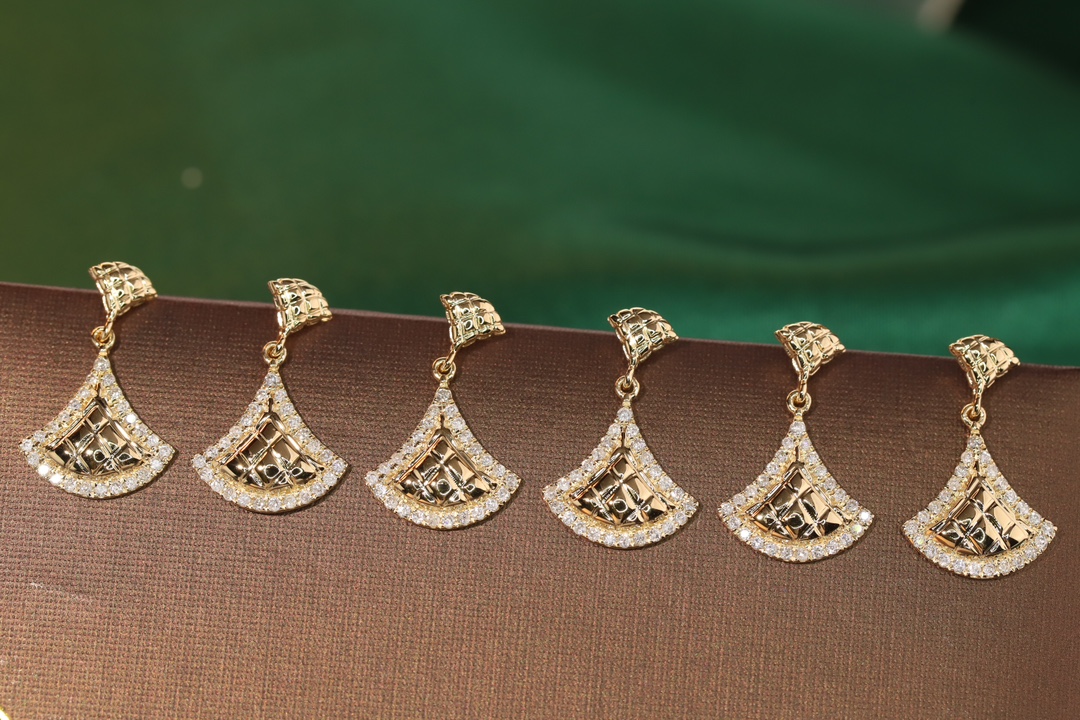 18k Gold Diamond Earrings with Skirt Design, Natural Diamond 0.30ct