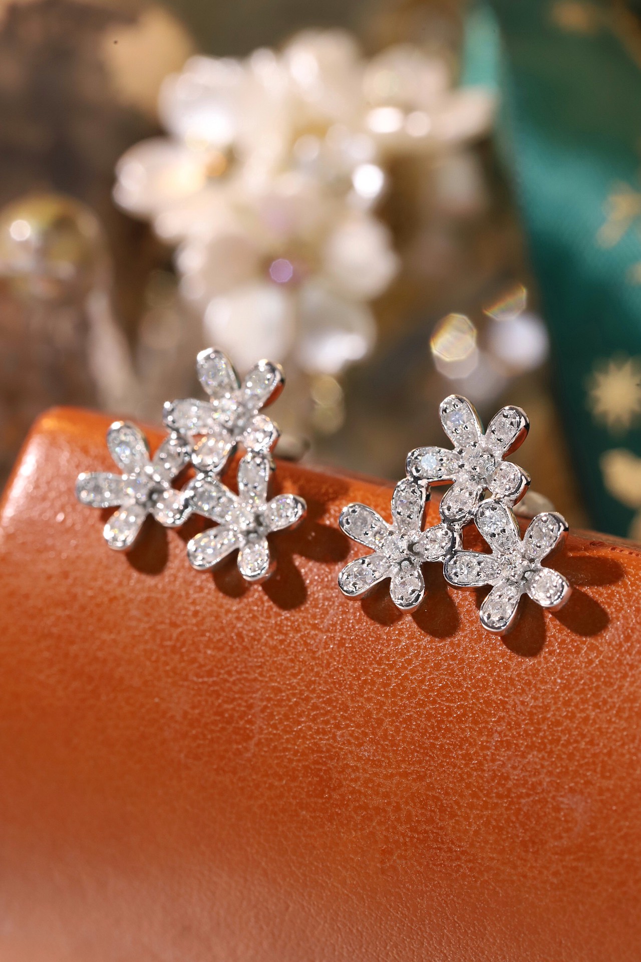 18k Gold Diamond Earrings with Flower Design, Natural Diamond 0.80ct
