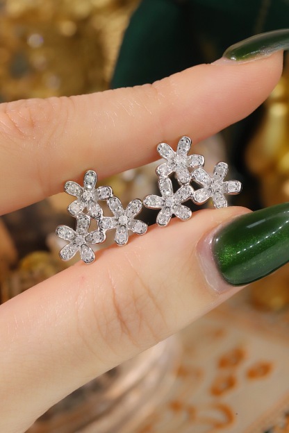 18k Gold Diamond Earrings with Flower Design, Natural Diamond 0.80ct