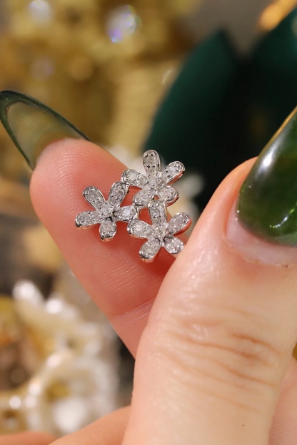 18k Gold Diamond Earrings with Flower Design, Natural Diamond 0.80ct
