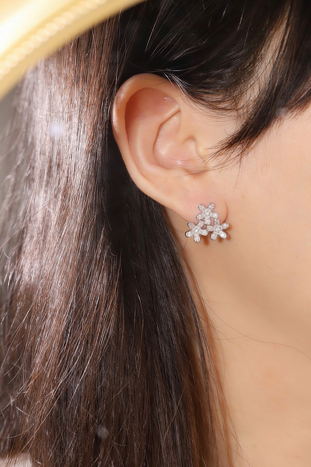 18k Gold Diamond Earrings with Flower Design, Natural Diamond 0.80ct