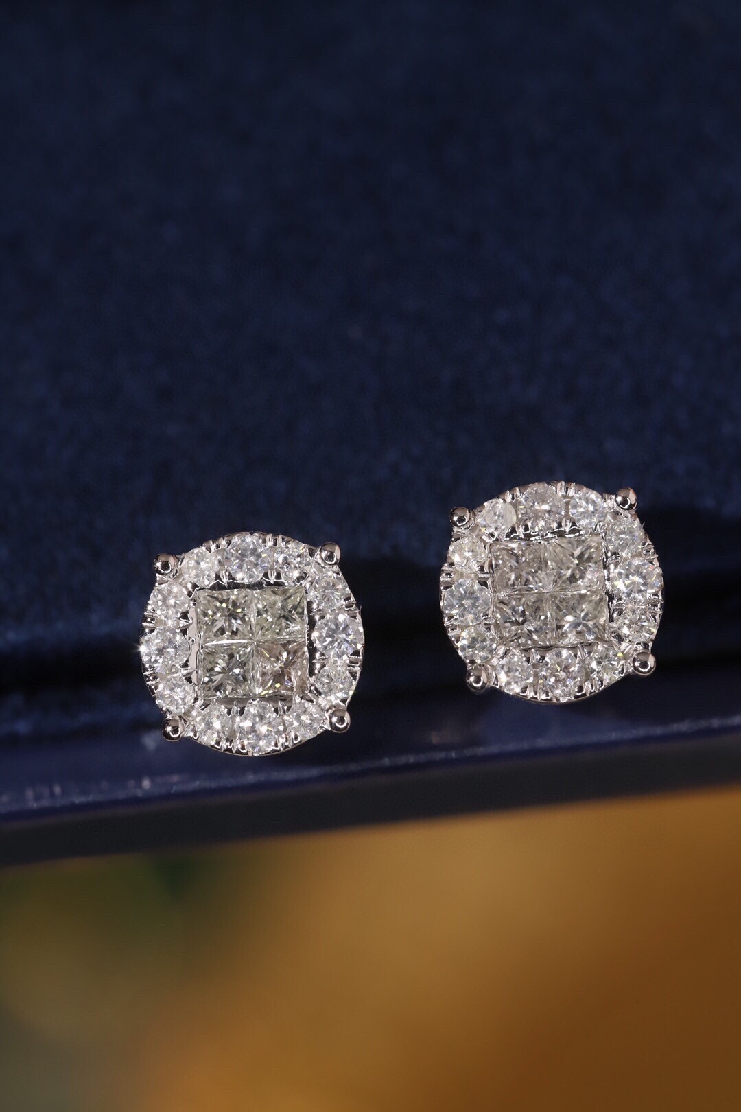 18k Gold Diamond Earrings with 0.90ct Natural Diamonds