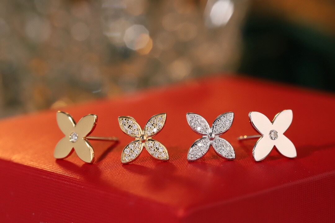18k Gold Diamond Earrings with Clover Design, Natural Diamond 0.12ct