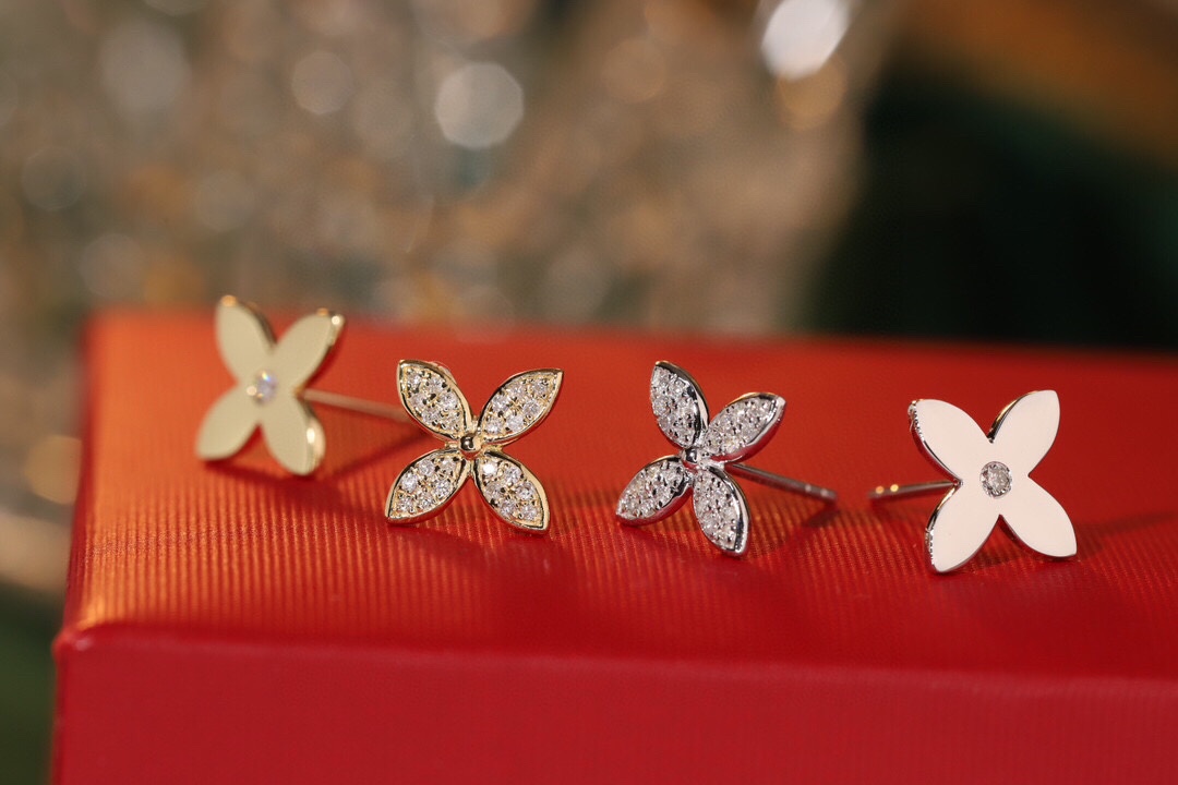 18k Gold Diamond Earrings with Clover Design, Natural Diamond 0.12ct
