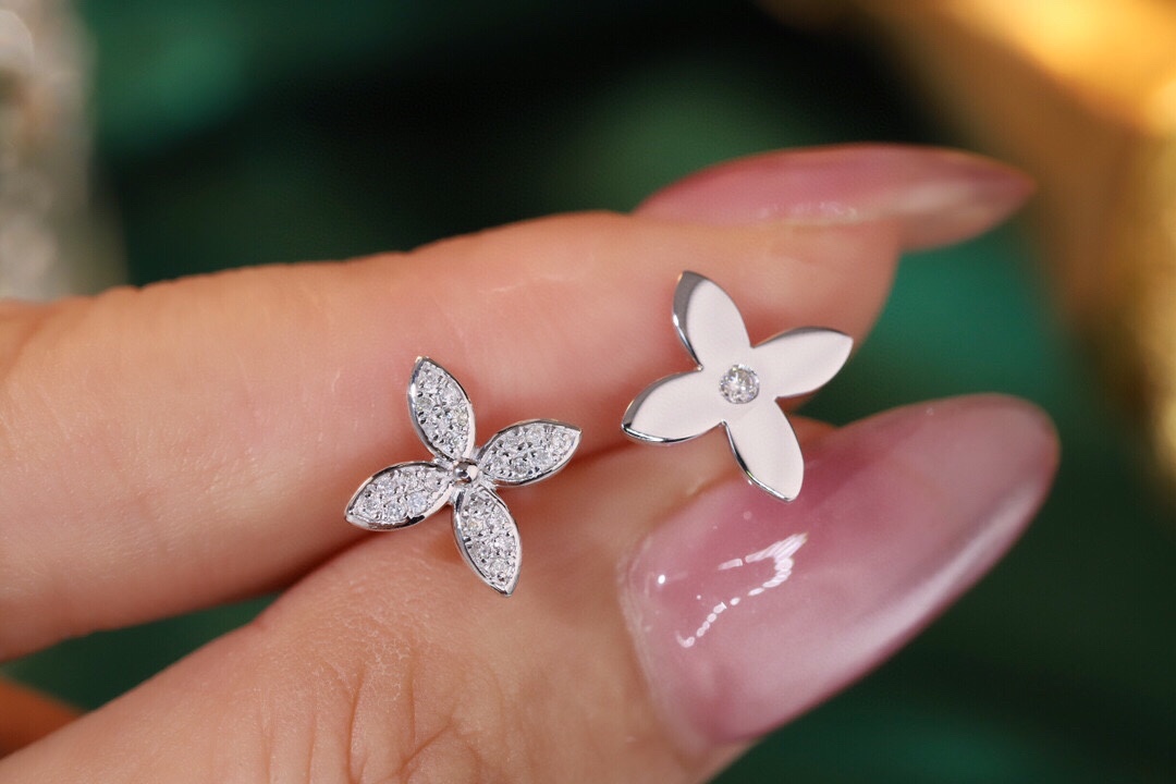 18k Gold Diamond Earrings with Clover Design, Natural Diamond 0.12ct