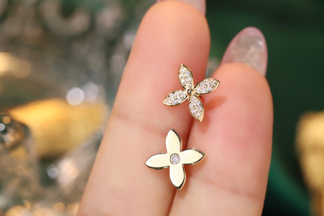 18k Gold Diamond Earrings with Clover Design, Natural Diamond 0.12ct