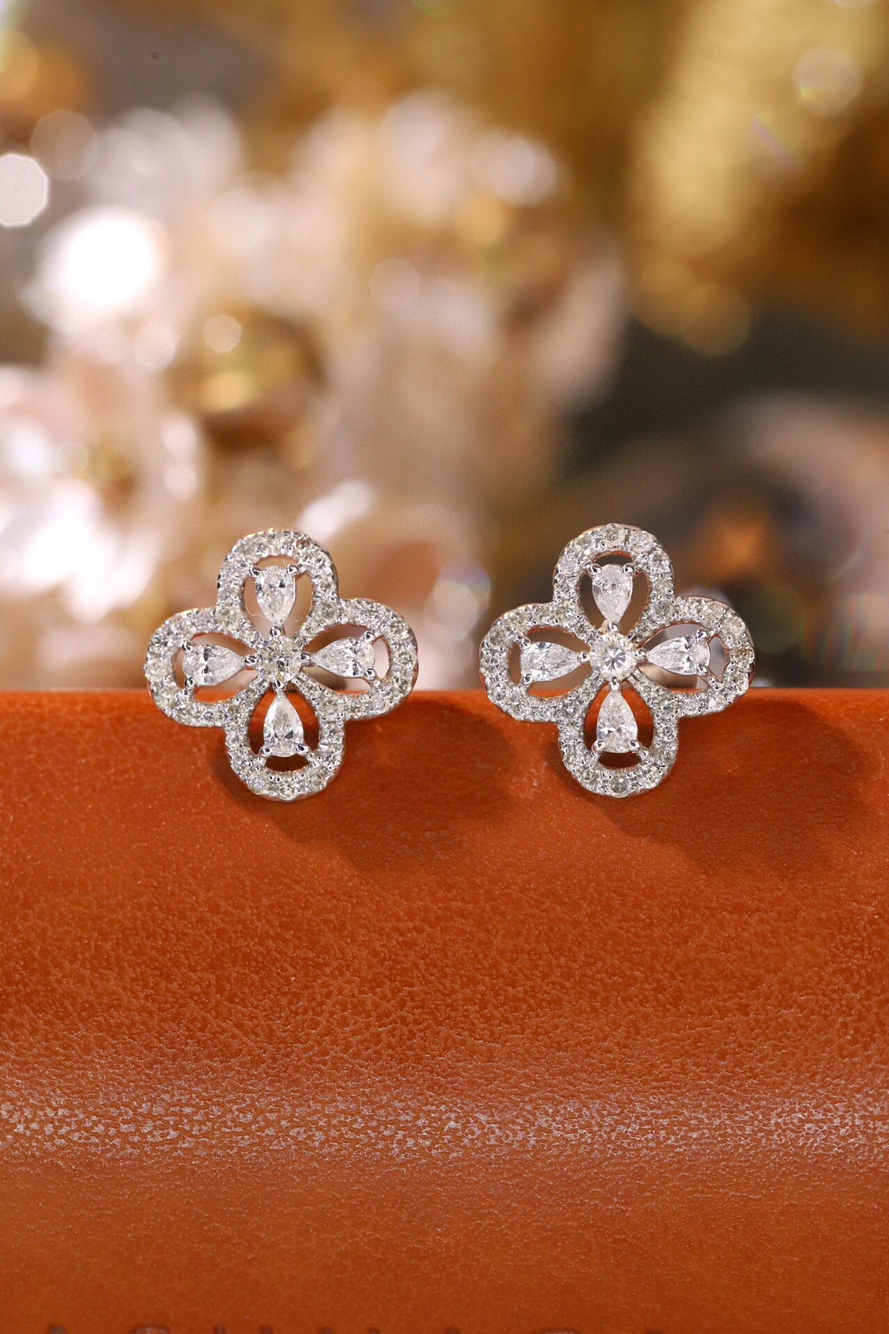 18k Gold Diamond Earrings with Clover Design, Natural Diamond 0.80ct
