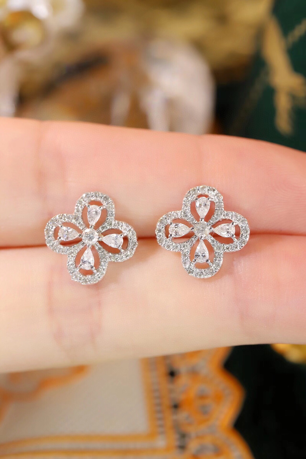 18k Gold Diamond Earrings with Clover Design, Natural Diamond 0.80ct