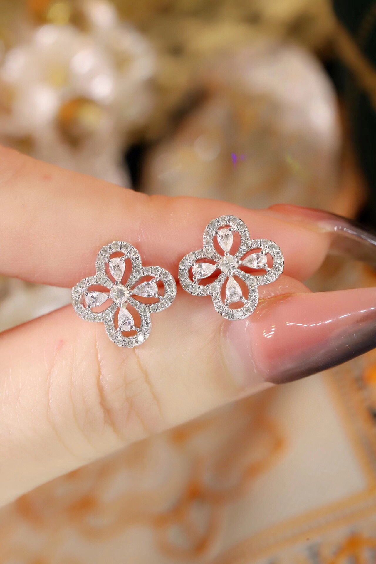 18k Gold Diamond Earrings with Clover Design, Natural Diamond 0.80ct