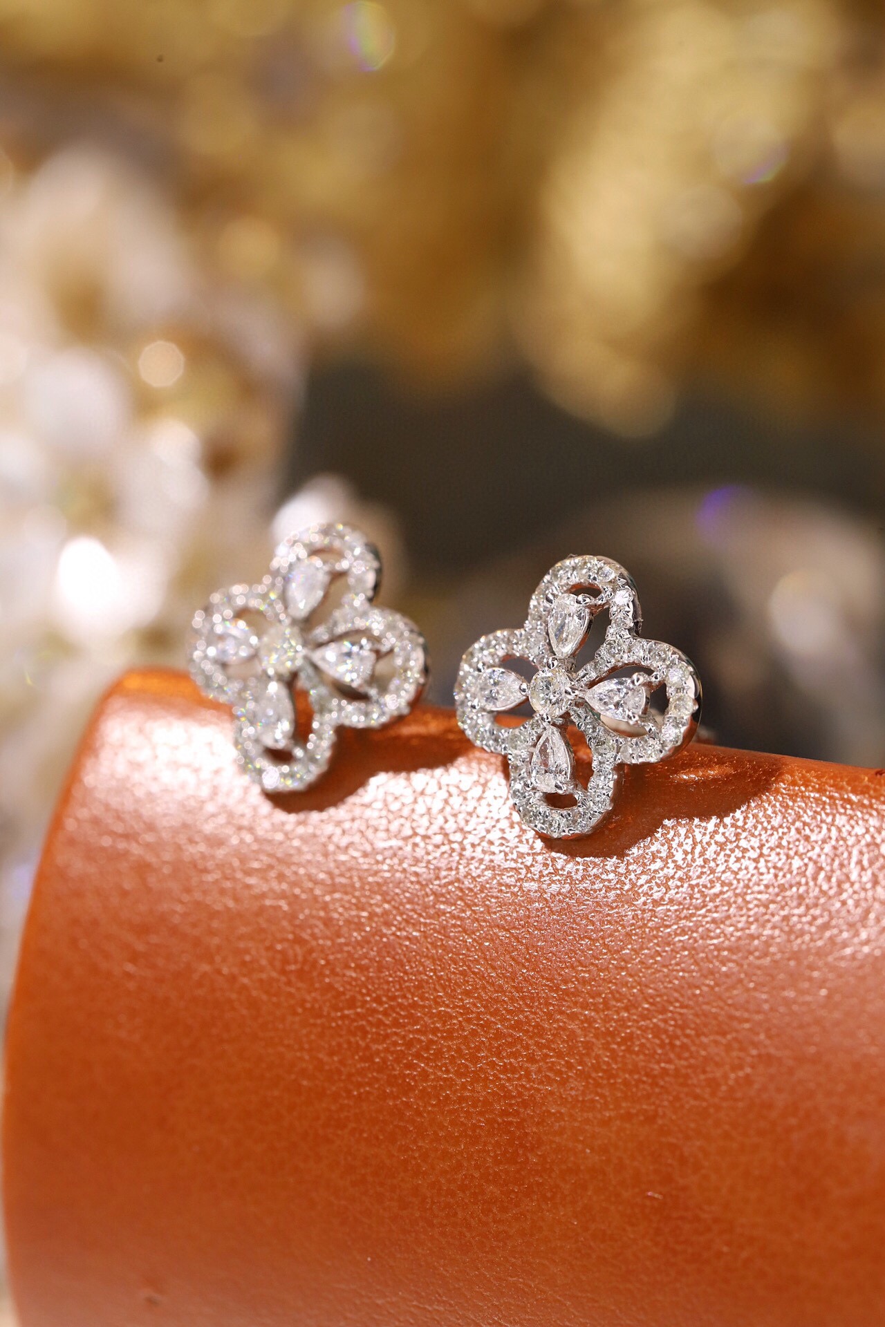 18k Gold Diamond Earrings with Clover Design, Natural Diamond 0.80ct