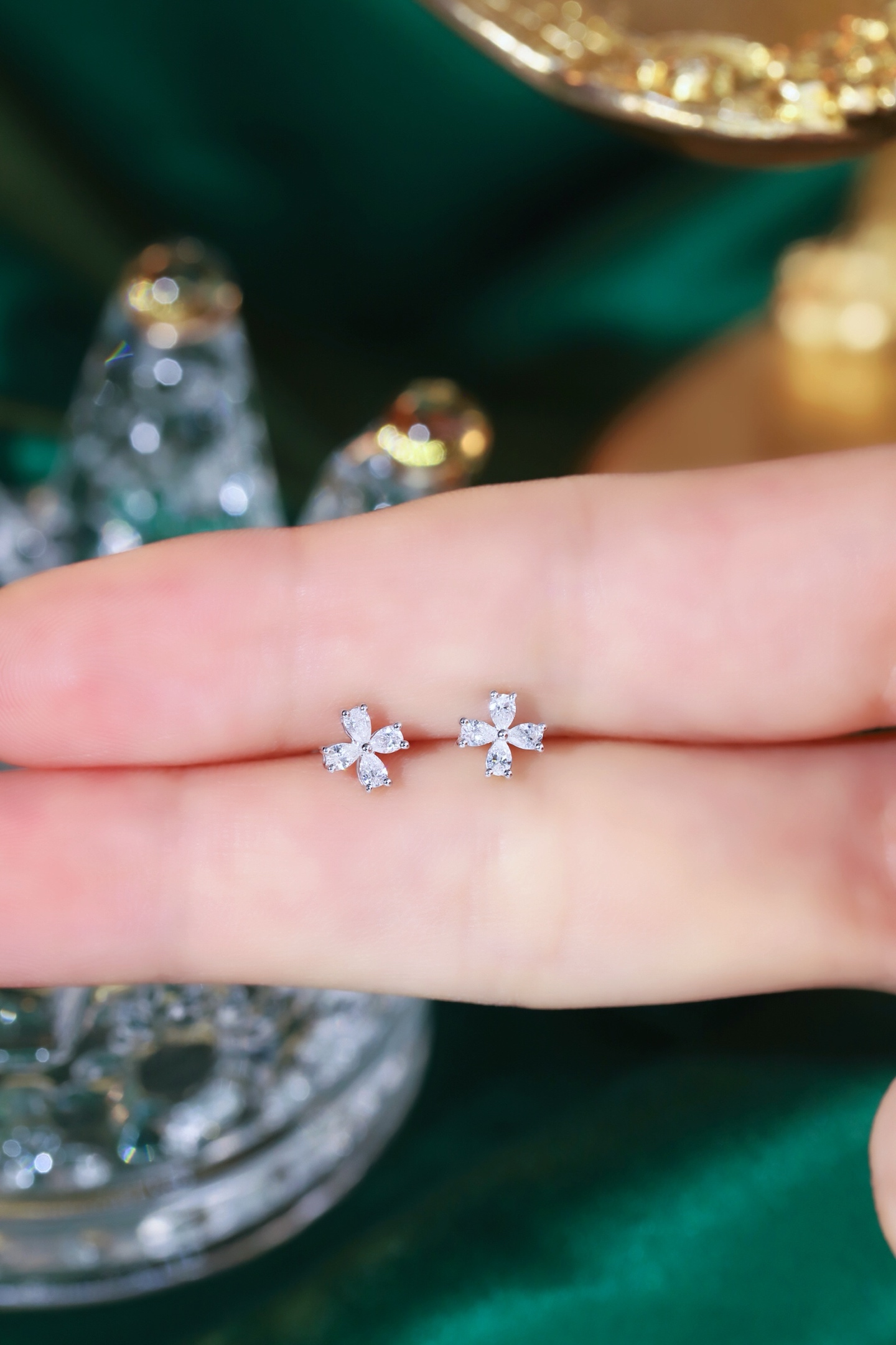 18k Gold Diamond Earrings with Clover Design, Natural Diamond 0.30ct