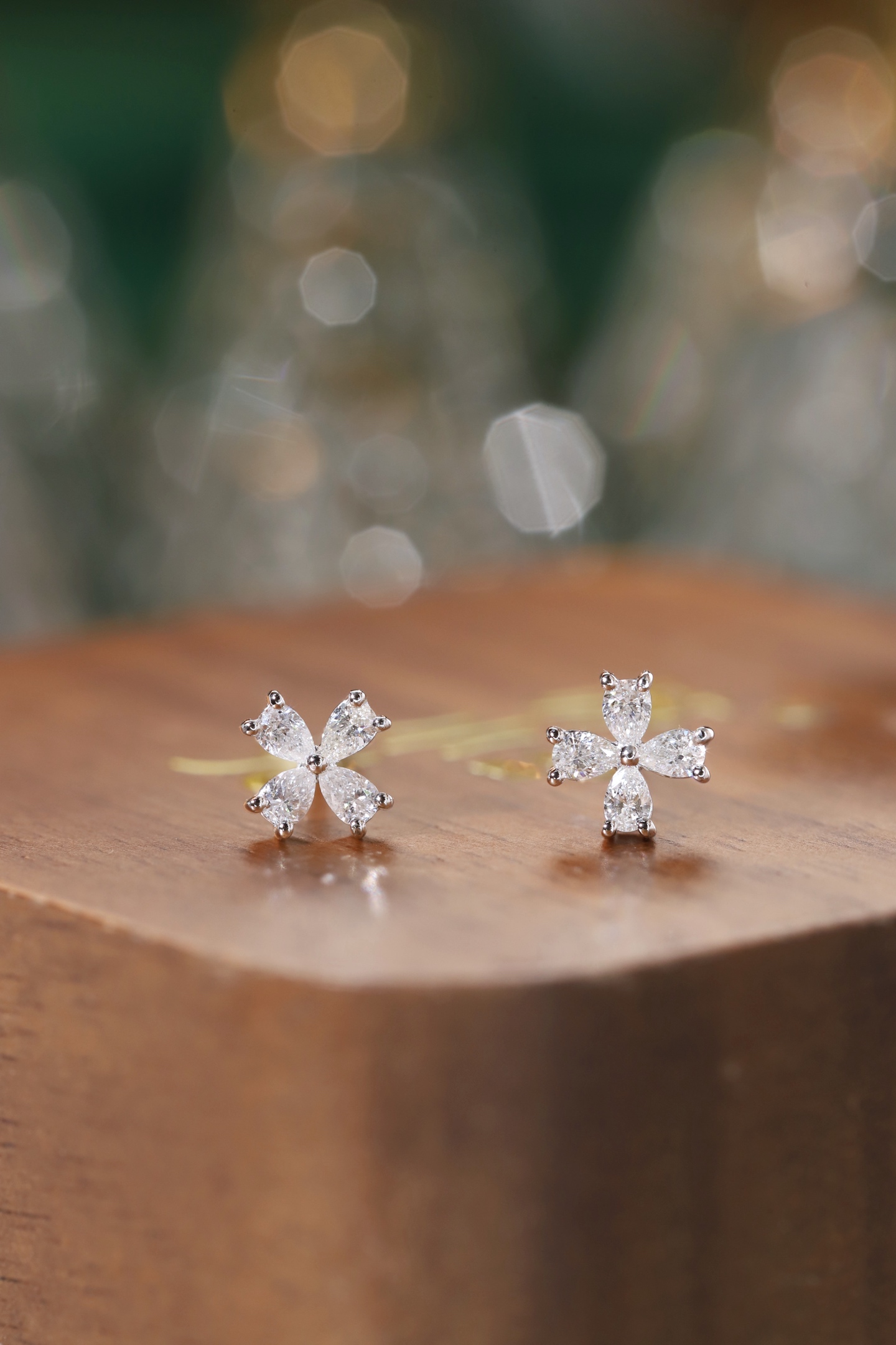 18k Gold Diamond Earrings with Clover Design, Natural Diamond 0.30ct