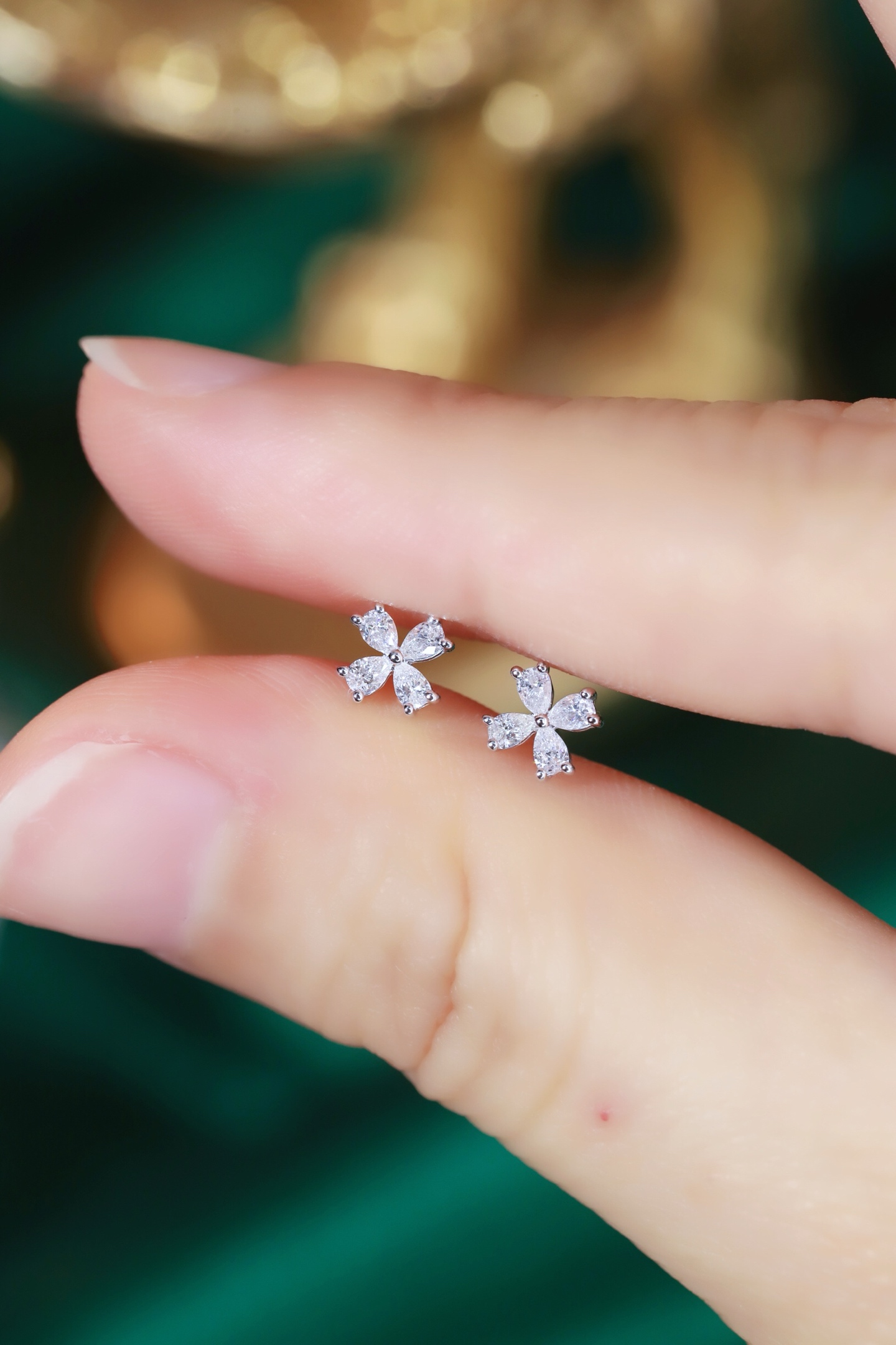 18k Gold Diamond Earrings with Clover Design, Natural Diamond 0.30ct
