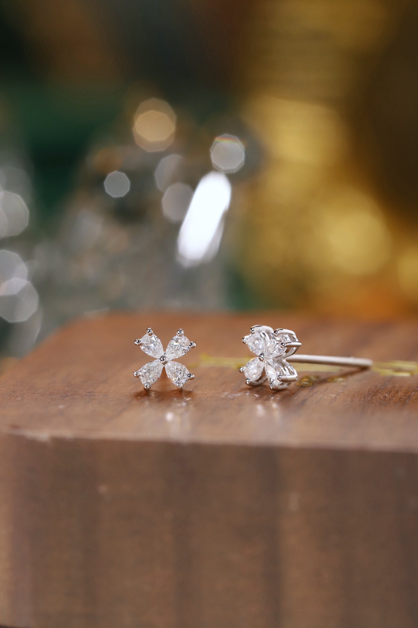18k Gold Diamond Earrings with Clover Design, Natural Diamond 0.30ct