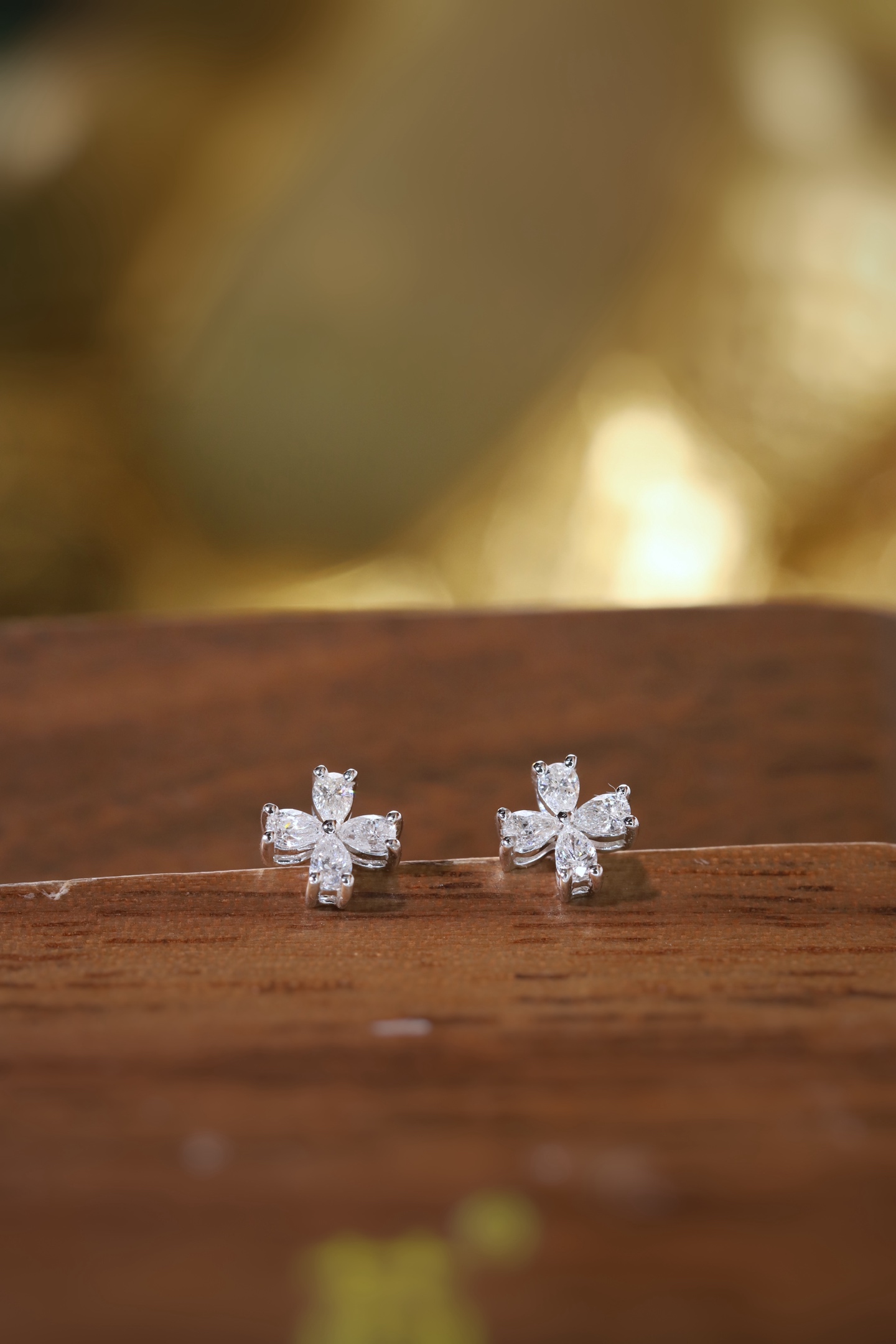 18k Gold Diamond Earrings with Clover Design, Natural Diamond 0.30ct
