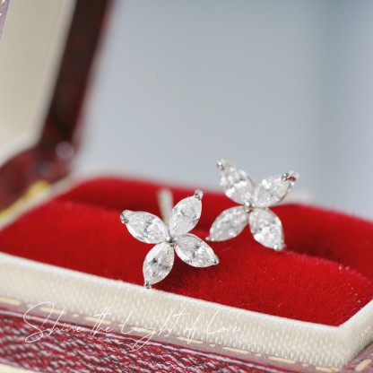 18k Gold Diamond Earrings with Clover Design, Natural Diamond 0.26ct