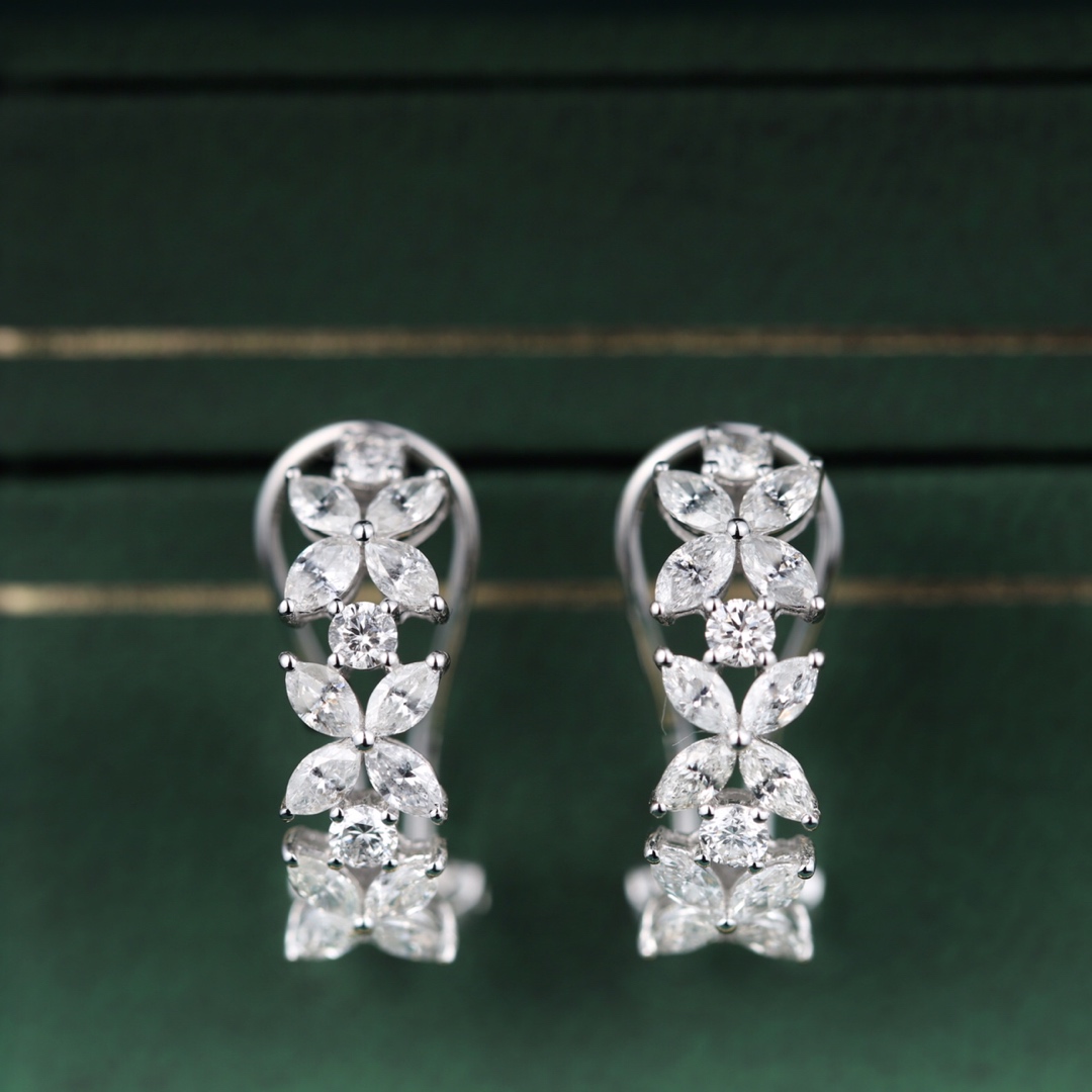 18k Gold Diamond Earrings with 1.60ct Natural Diamond