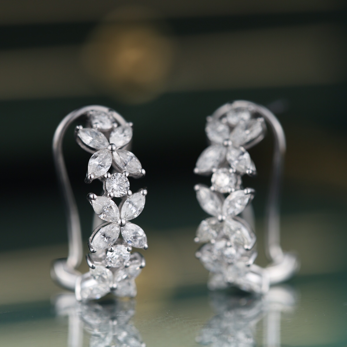 18k Gold Diamond Earrings with 1.60ct Natural Diamond
