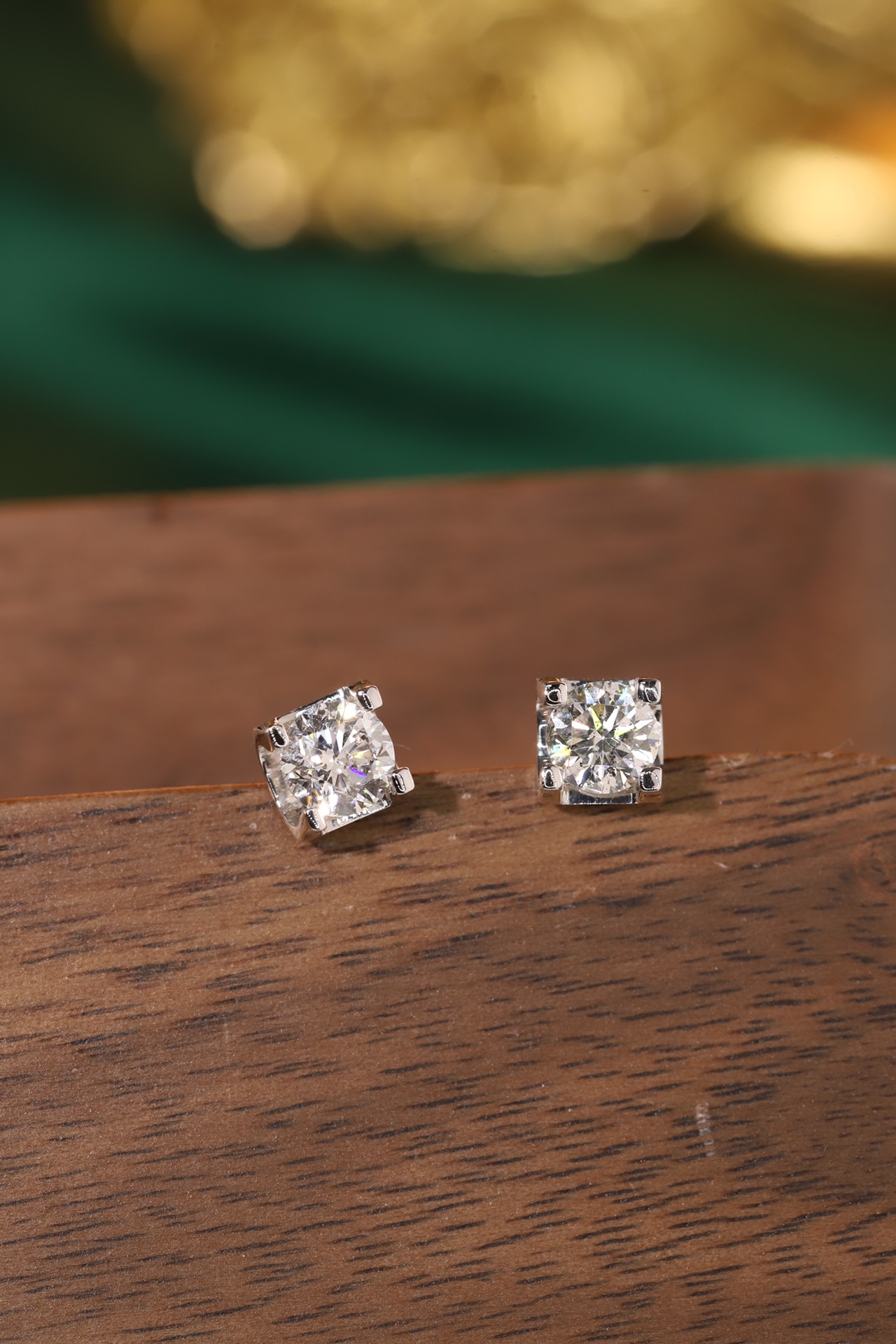 18k Gold Diamond Earrings, Classic Bull Head Design, Natural Diamond 0.70ct