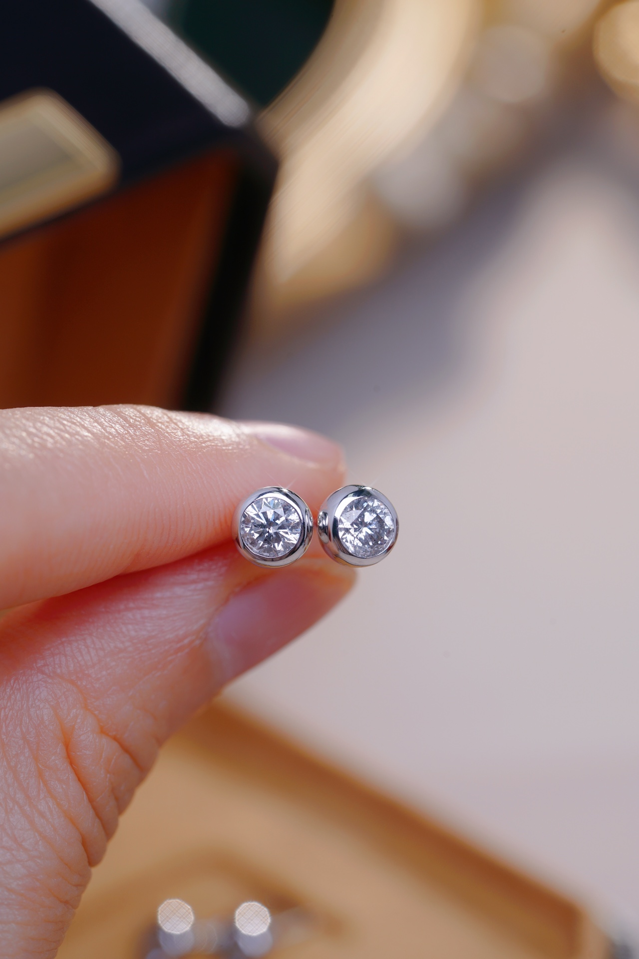 18k Gold Diamond Earrings with Classic Setting, Natural Diamond 0.70ct