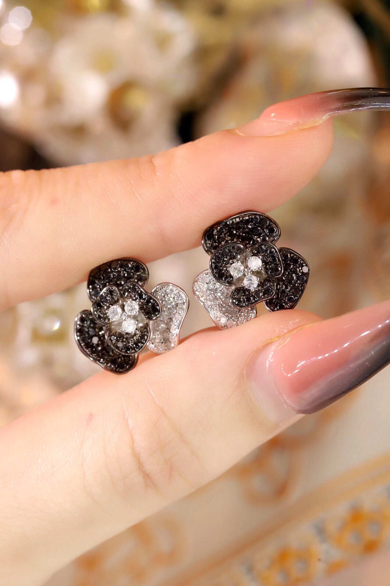 18k Gold Diamond Earrings with Flower Design, combining black and white diamonds, 1.20ct