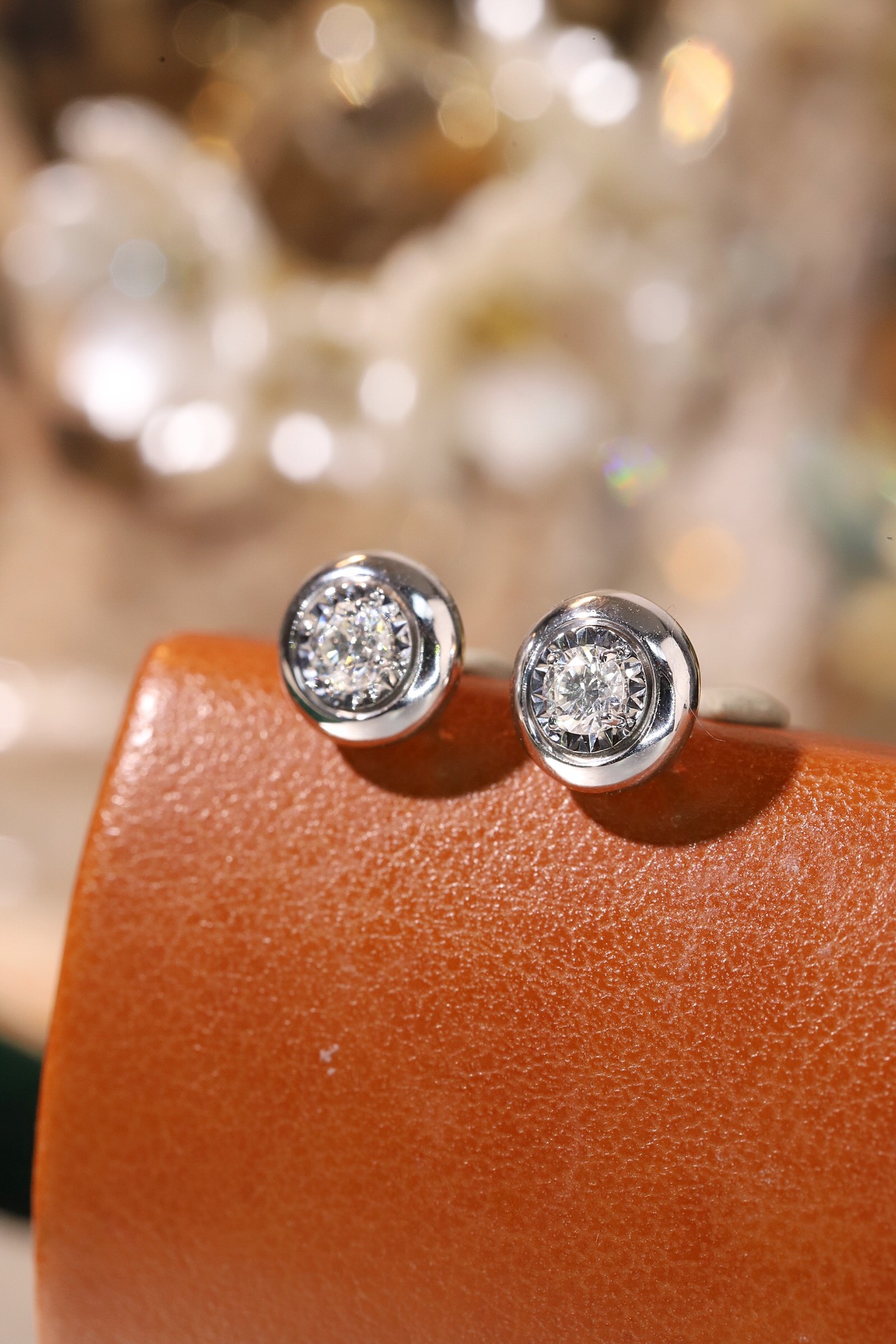 18k Gold Diamond Earrings with Classic Setting, Natural Diamond 0.32ct