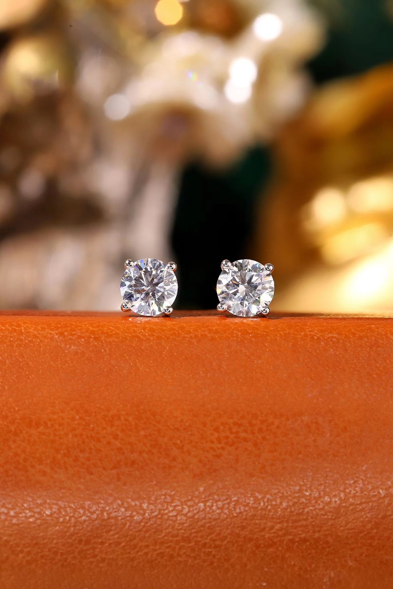 18k Gold Diamond Earrings with 1ct Natural Diamonds