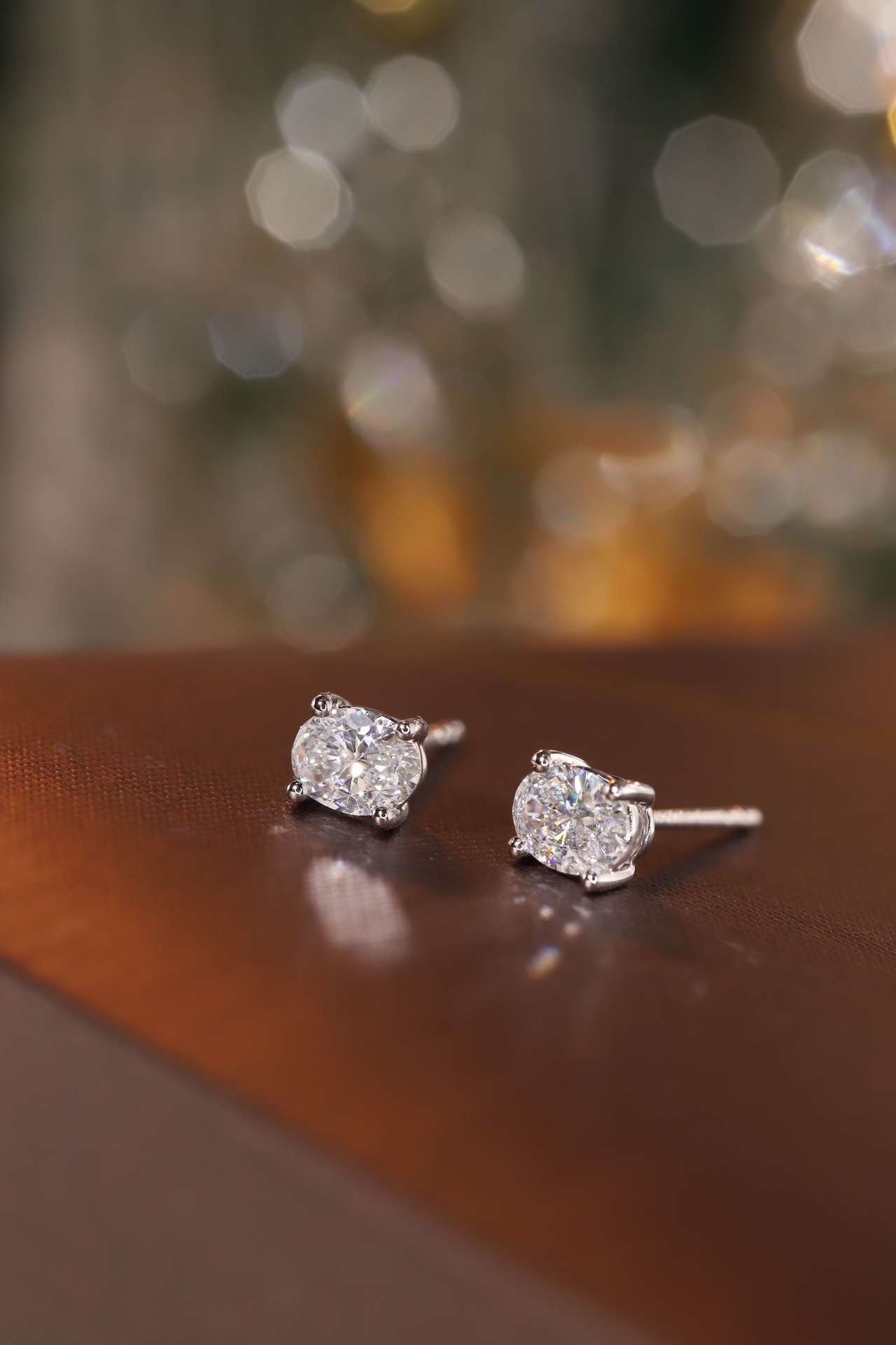 18k Gold Diamond Earrings with 0.60ct Natural Diamonds Oval Cut