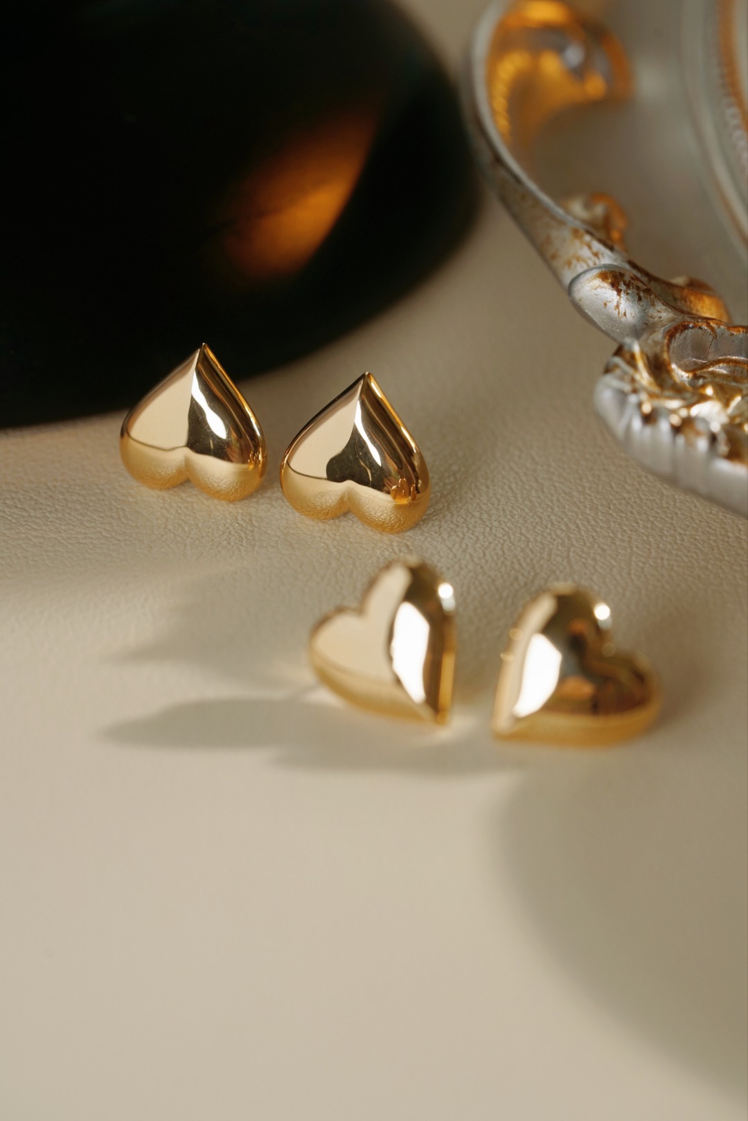 18k Gold Earrings with 3D Hard Gold Design and Heart Shape