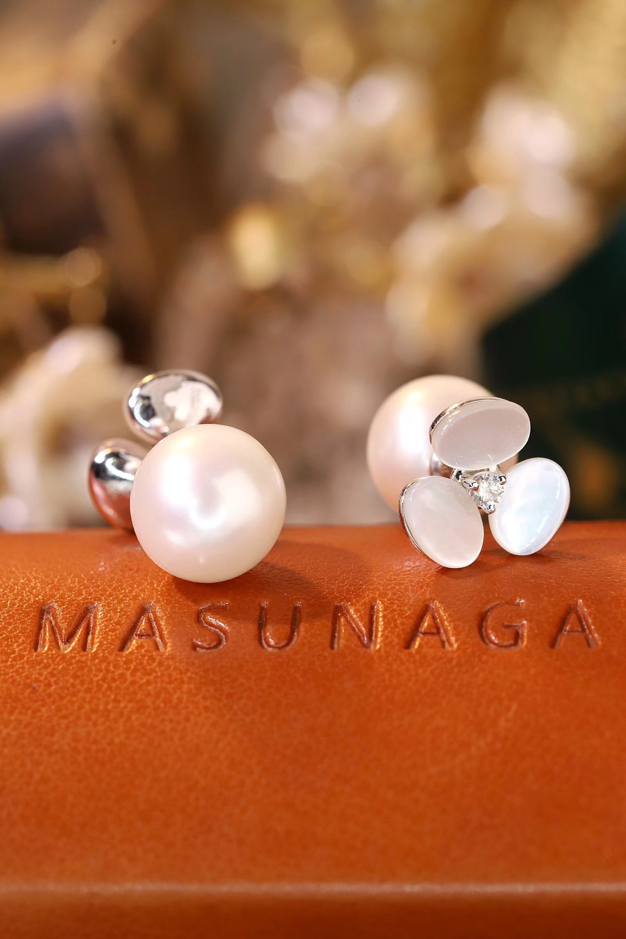 18k gold earrings, pearl earrings, natural diamond 0.10ct