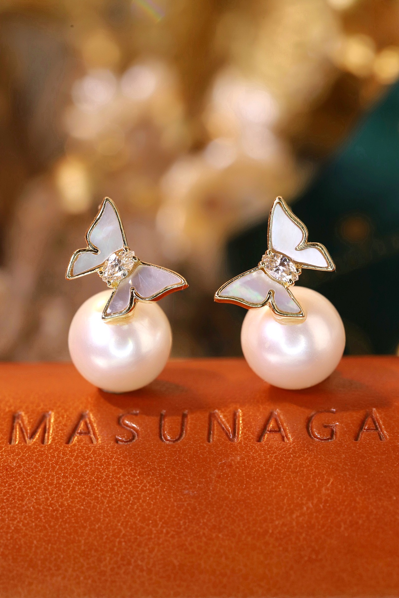 18k gold earrings with butterfly design, pearl earrings, natural diamond weighing 0.16ct
