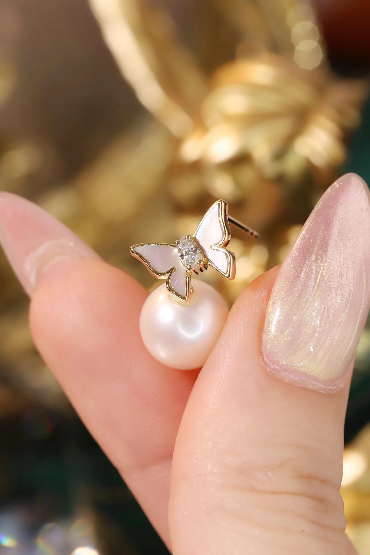 18k gold earrings with butterfly design, pearl earrings, natural diamond weighing 0.16ct