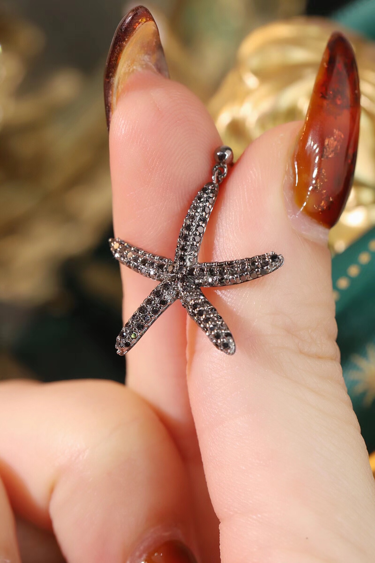 18k Gold Diamond Earrings with Starfish Design, 1.12ct Black Diamond