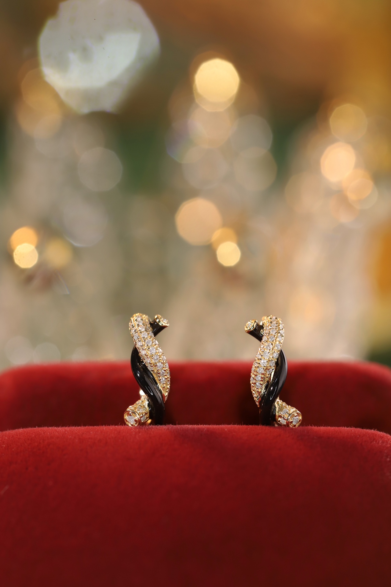 18k Gold Diamond Earrings with Enamel Craftsmanship, Low-Temperature Enamel, Natural Diamond 0.16ct