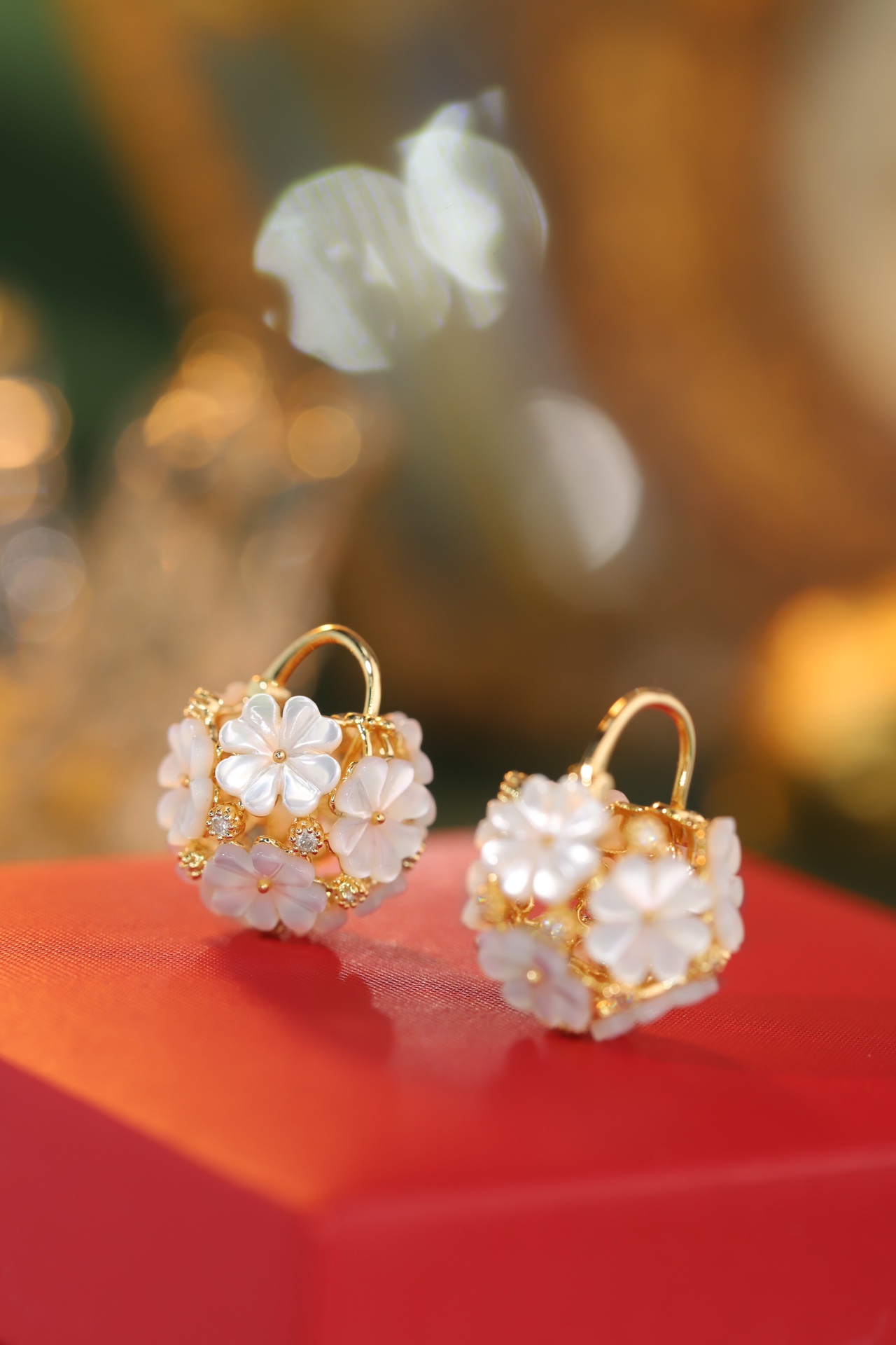 18k Gold Diamond Earrings, Flower Design, Shell Accent, Natural Diamond 0.36ct