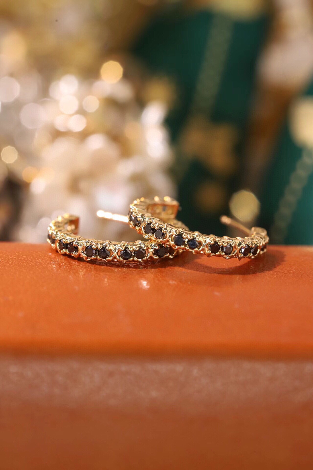 18k Gold Diamond Earrings with 0.66ct Black Diamond