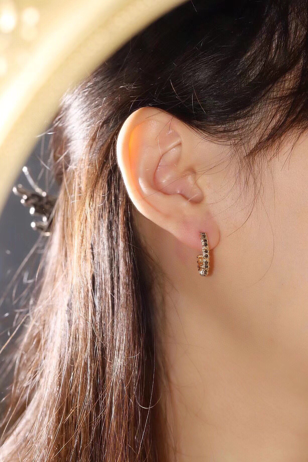 18k Gold Diamond Earrings with 0.66ct Black Diamond