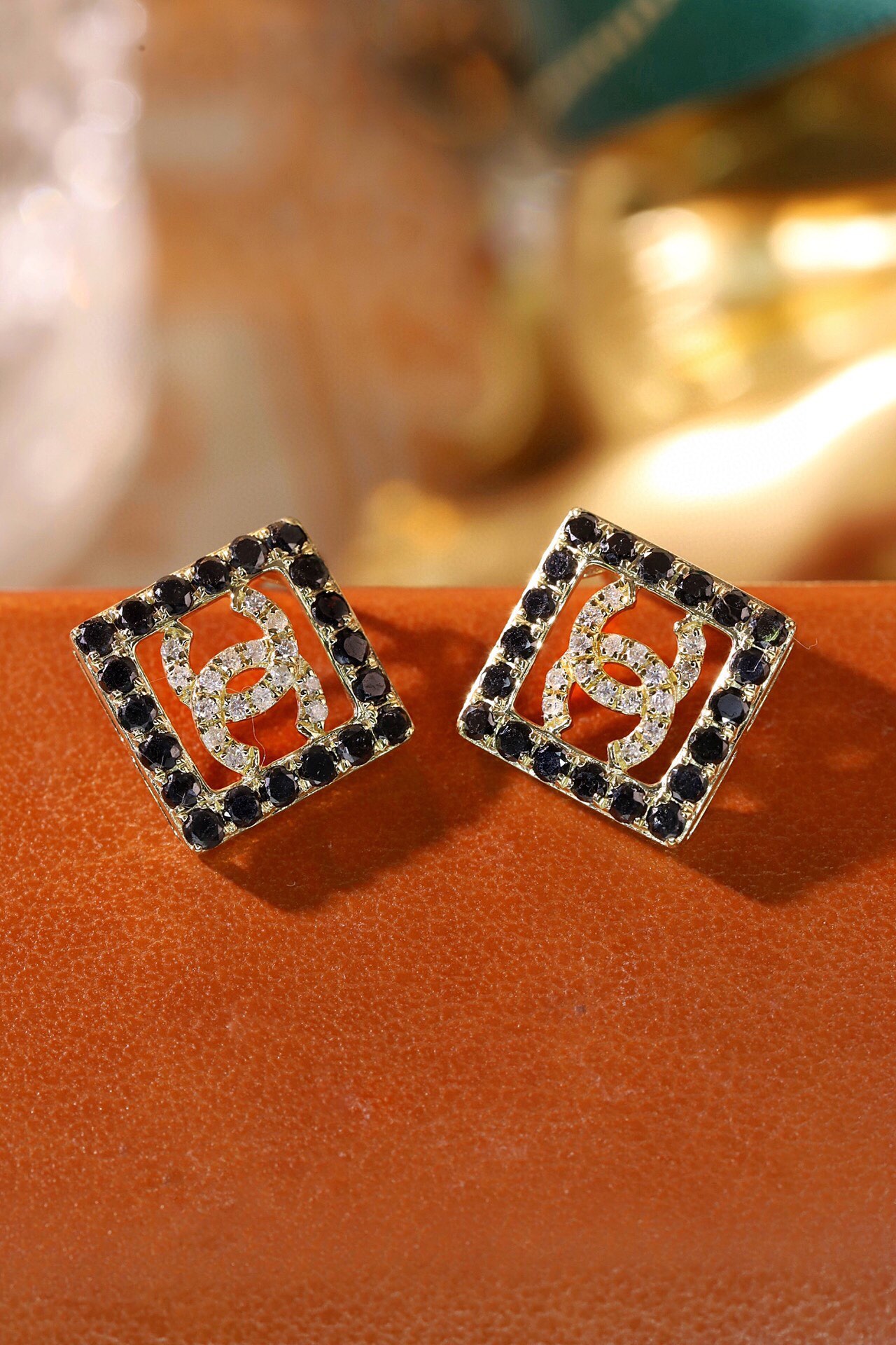 18k Gold Diamond Earrings with 1.30ct Black Diamond